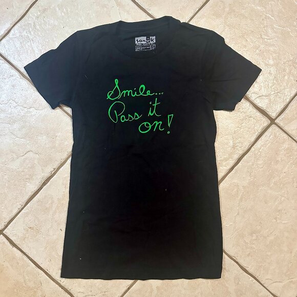 Smile Pass It On Tshirt - Picture 1 of 6
